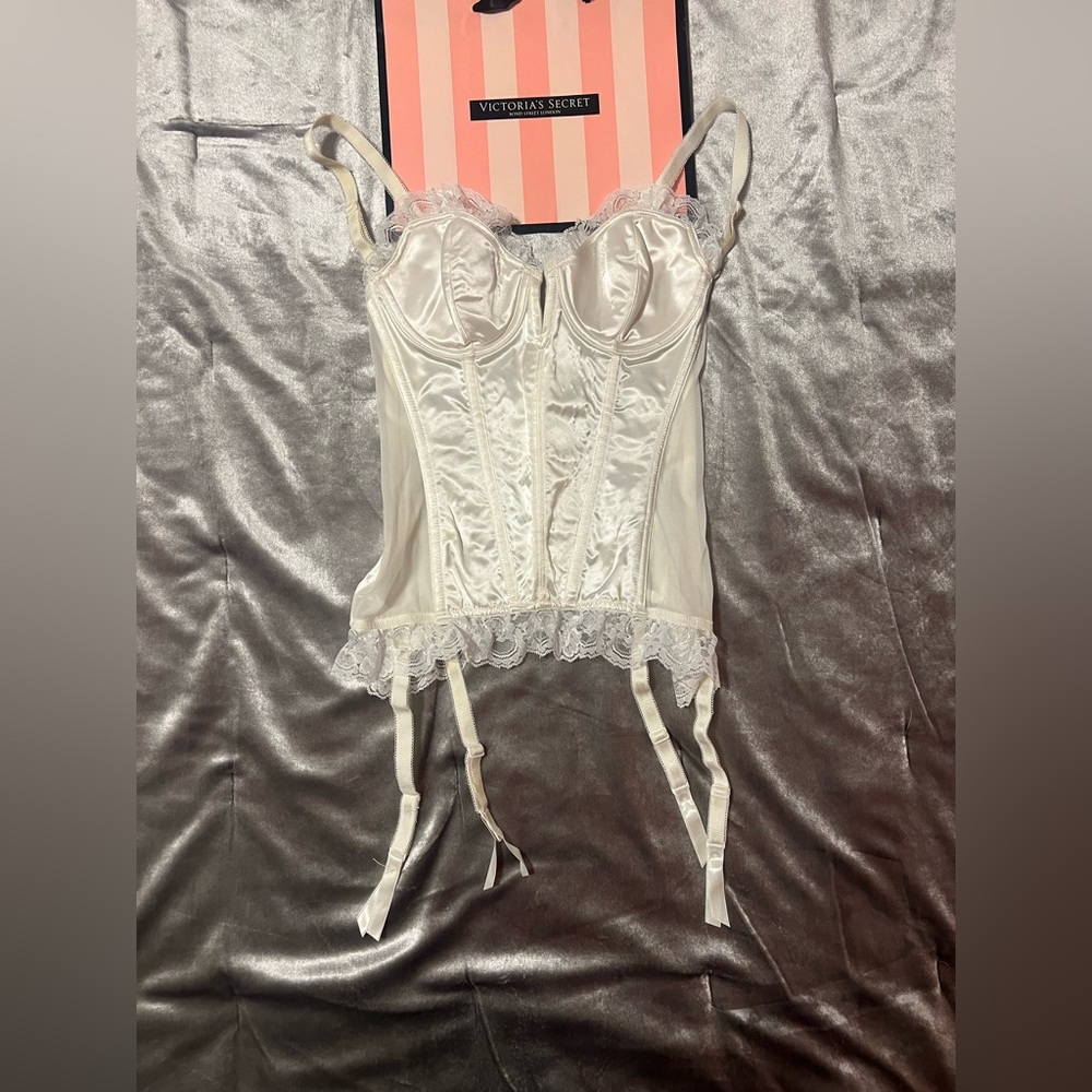 Victoria’s Secret Y2K lace/ silky mesh white bustier corset - Picture 5 of 13